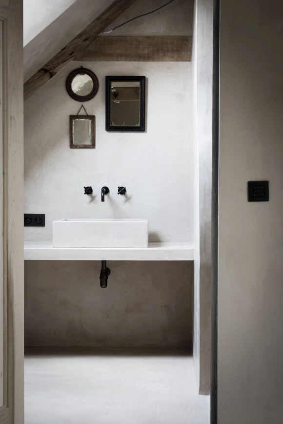 Porte avec lavabo à Thalostuc