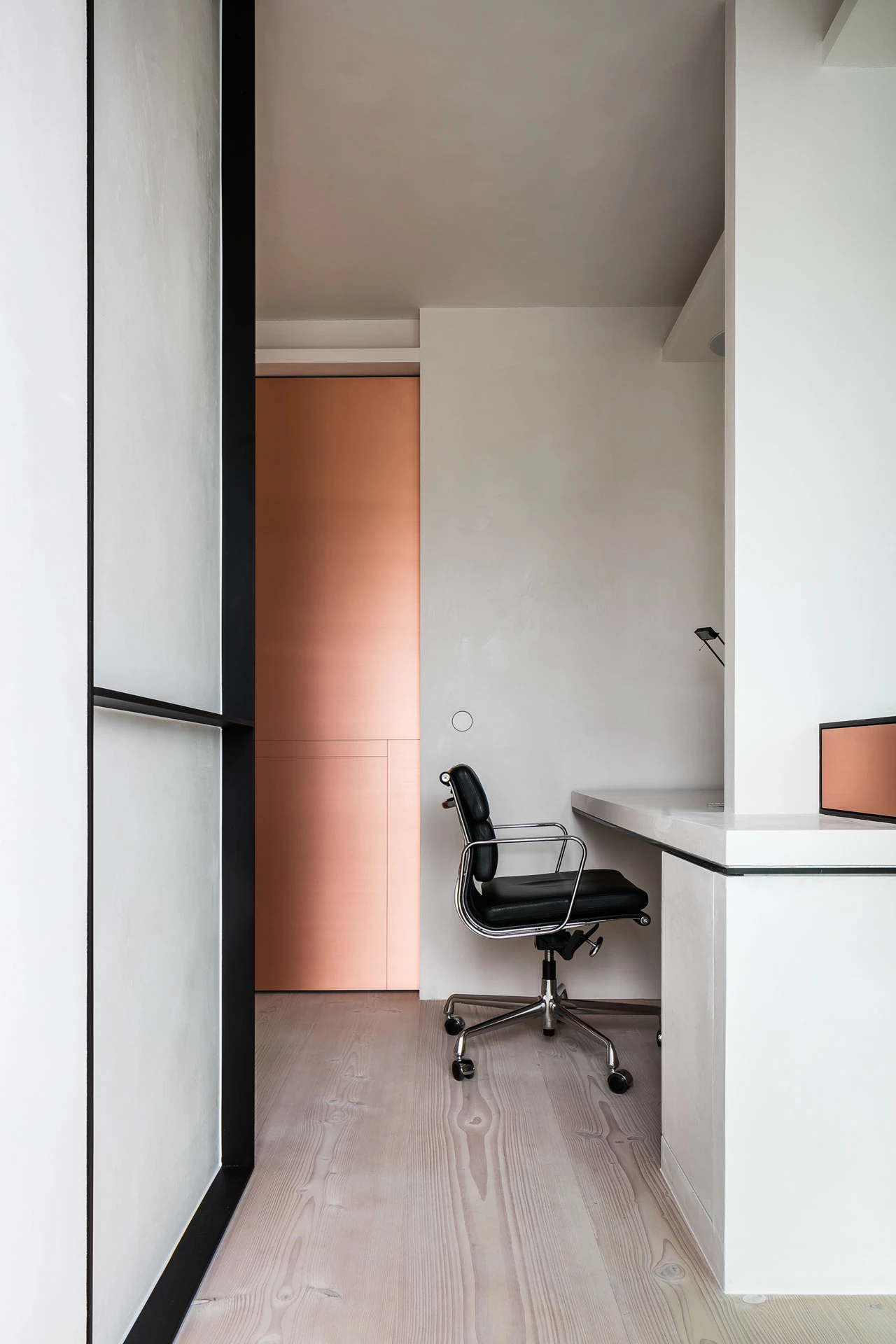 Modern office with Thalostuc walls