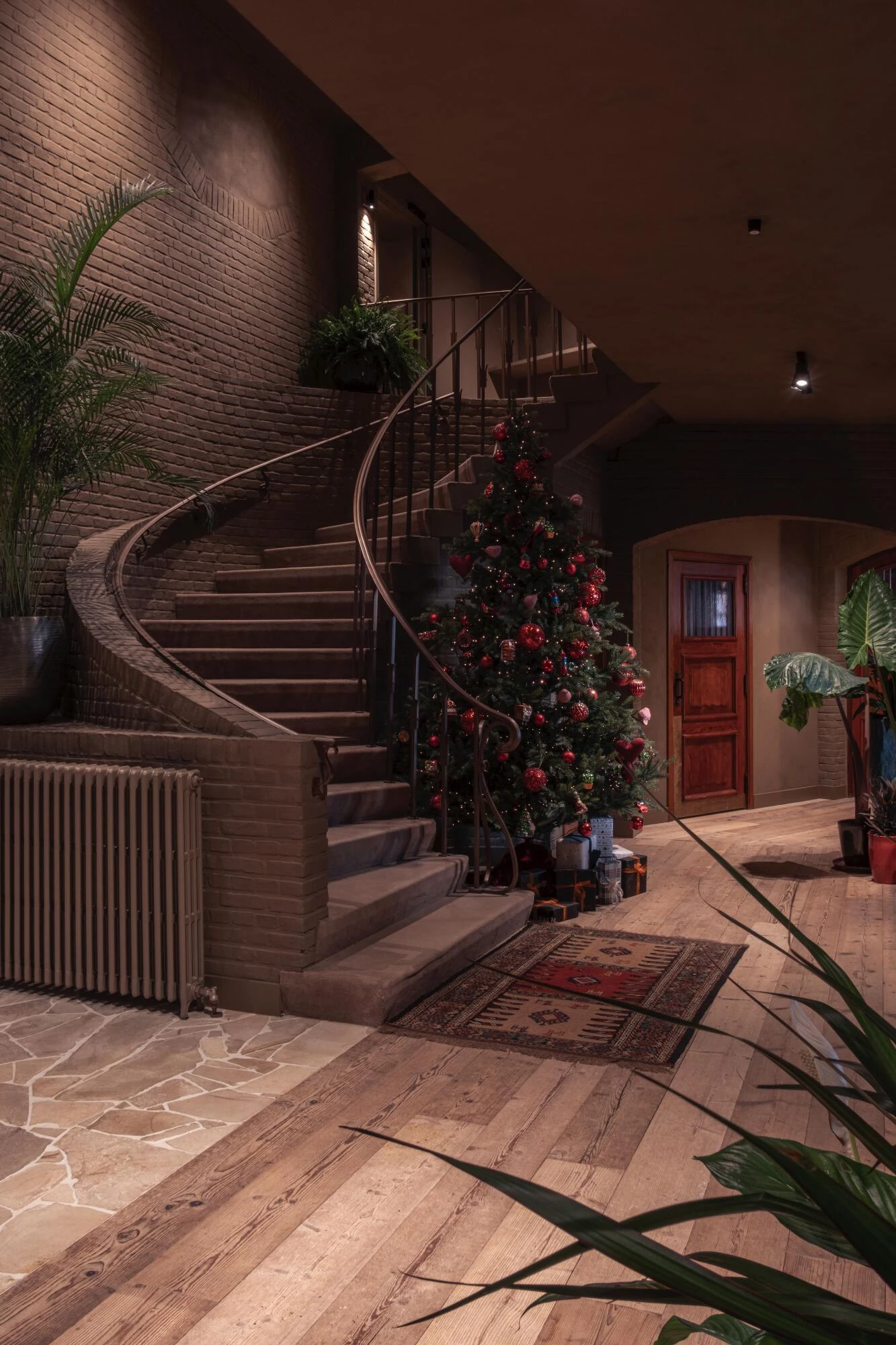 staircase Hostellerie Kemmelberg Staircase Hostellerie Kemmelberg with Thalixe walls