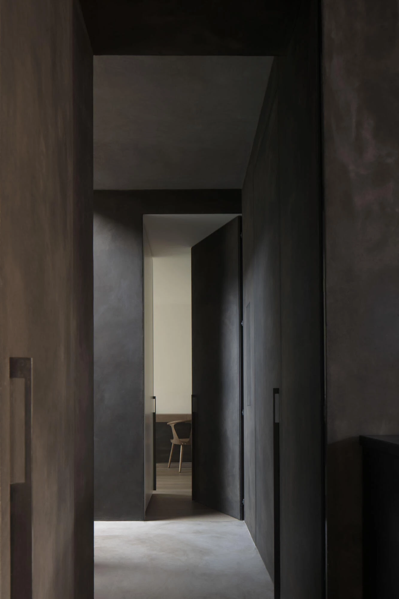 Corridor with black Thalostuc as wall finish in interior of K2A