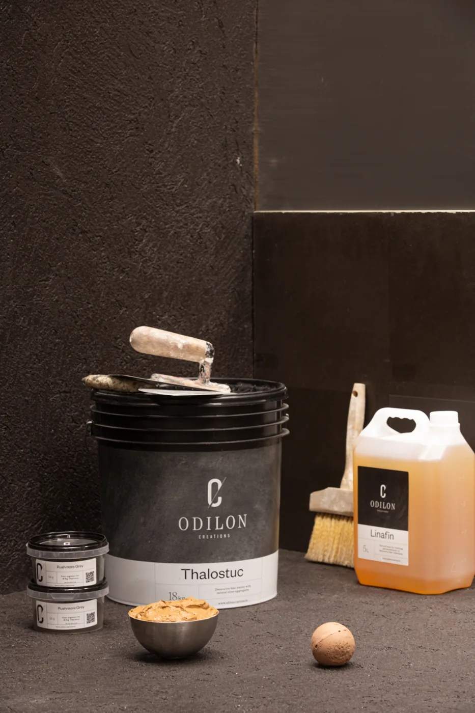 Odilon Thalostuc product, pigments and tools in the atelier