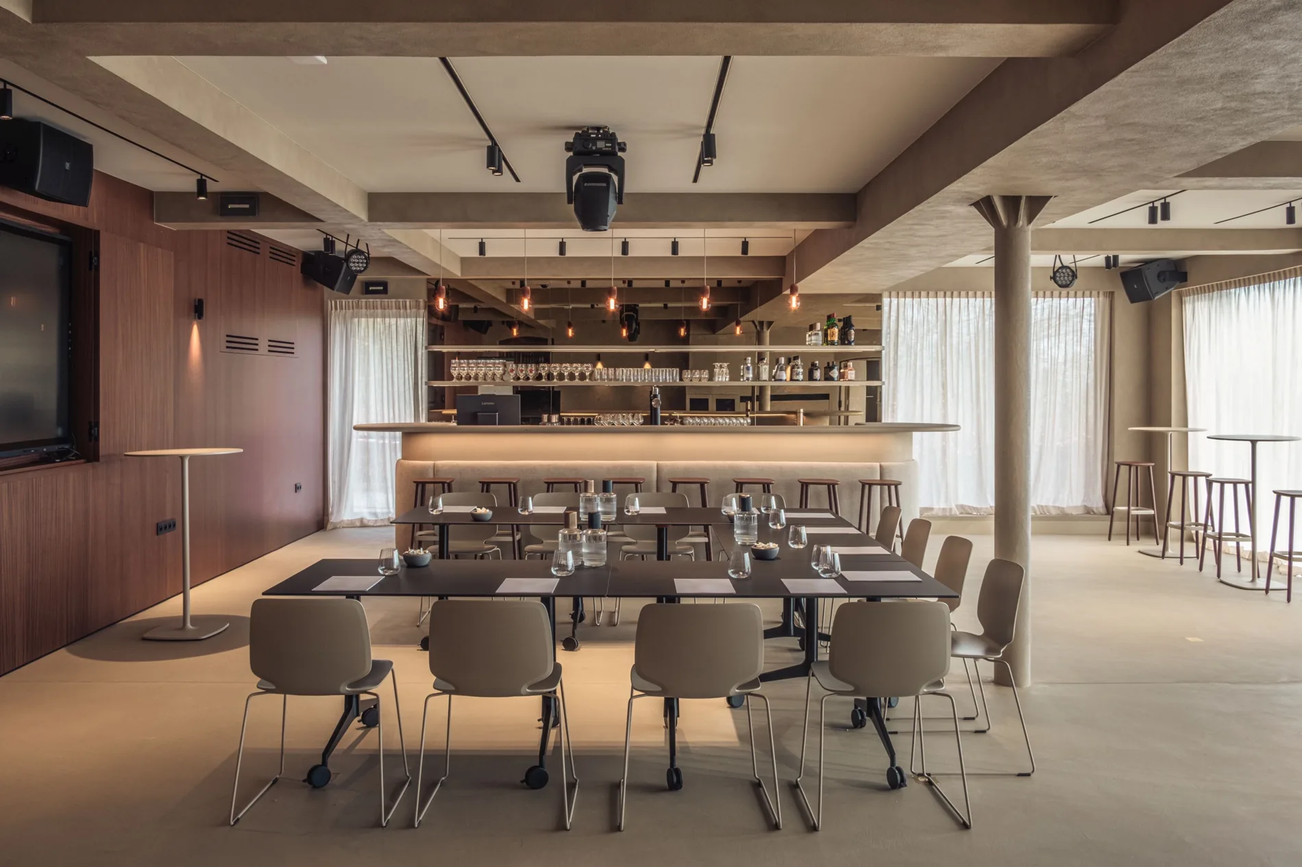 Hostellerie Kemmelberg — warm restaurant interior with Odilon finishes