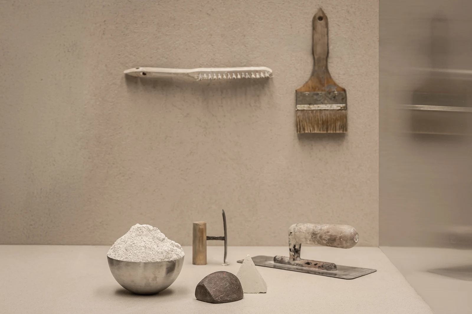 Craftsman's tools and raw pigment used in Odilon's application process