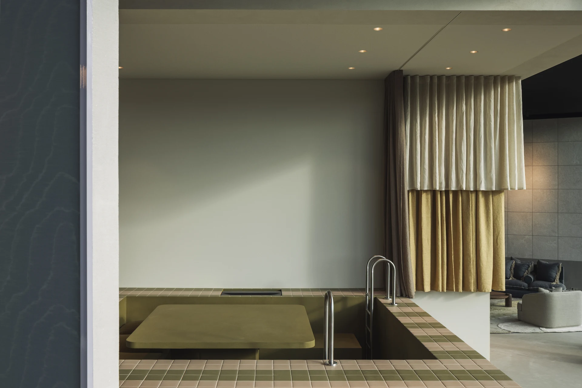 Thalixe mineral finish in an interior by The Hub Brussels