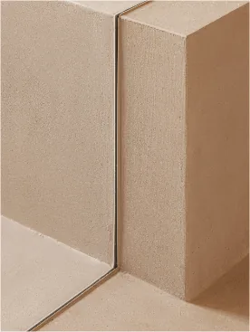 Détail d'angle texturé d'une surface minérale