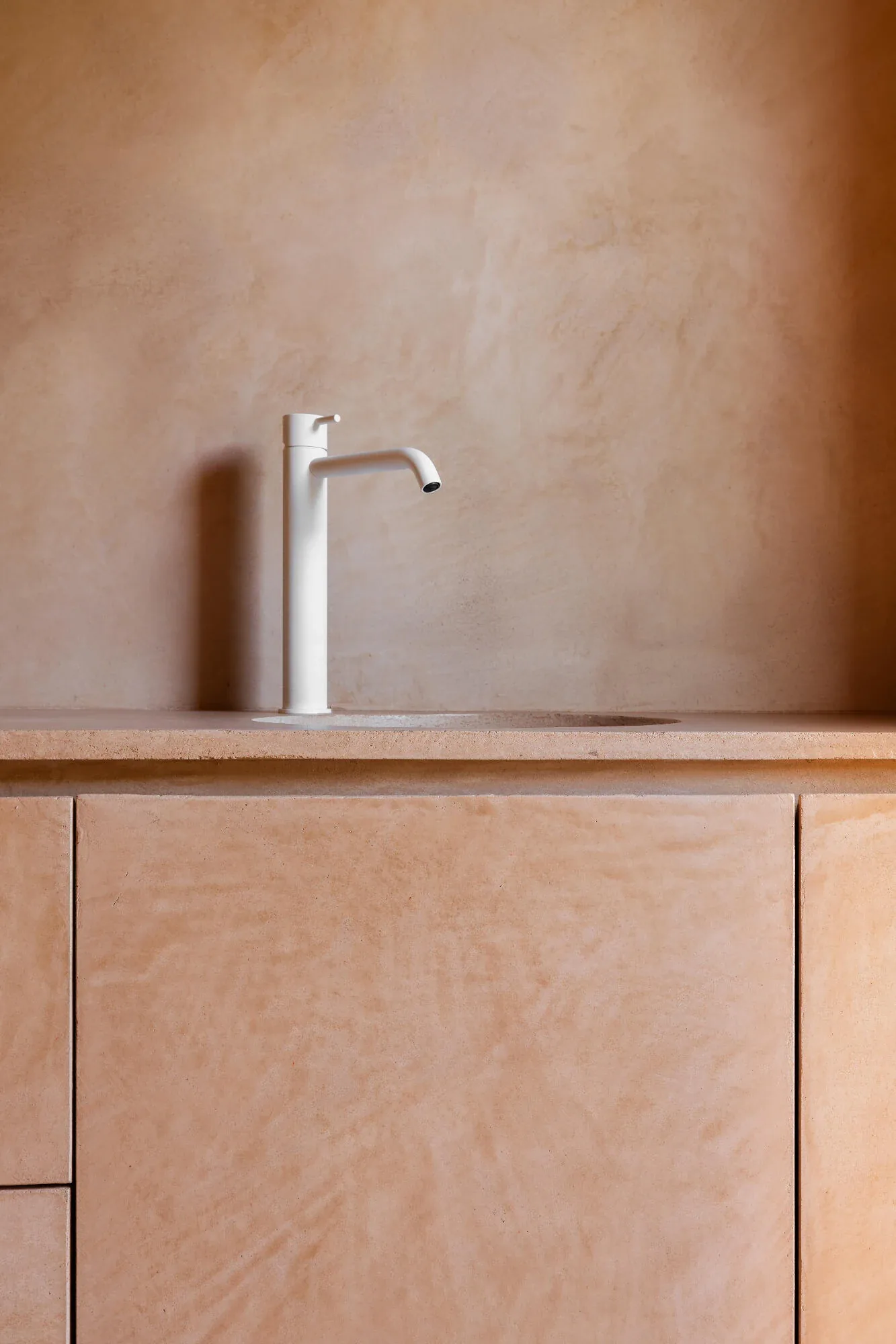 Thalostuc wall finish in earth tones at wellness centre O-Mineral