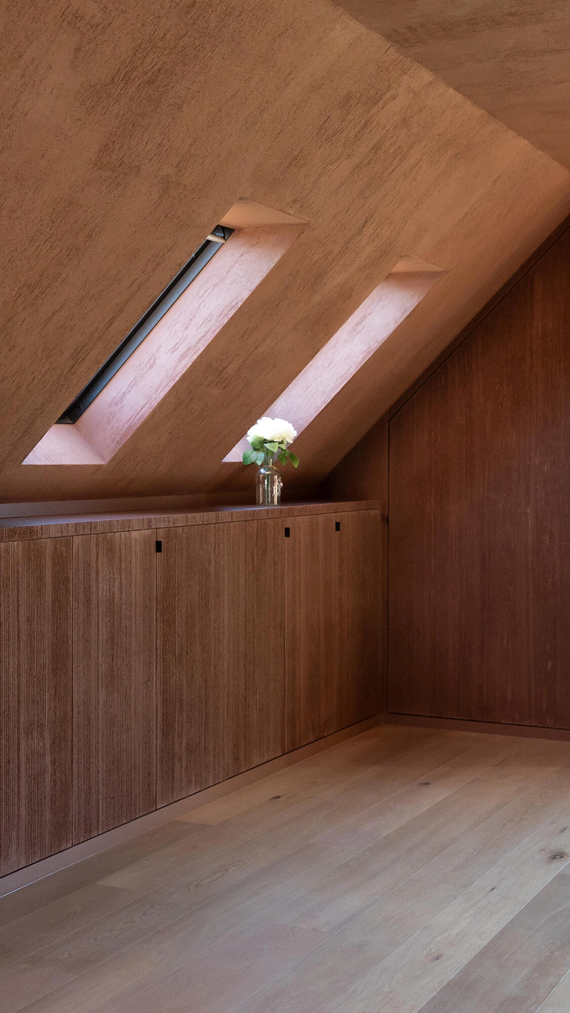 Thalostuc Casca combed cabinet finish