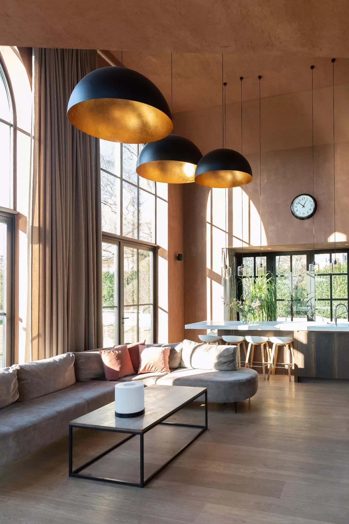 Thalostuc Xarraca wall finish in Tuscan Brown in a private residence in Aalter