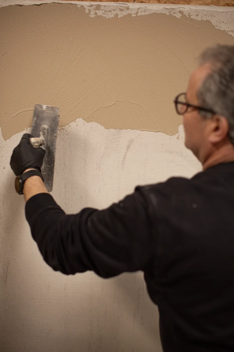 An Odilon craftsman developing a custom wall texture